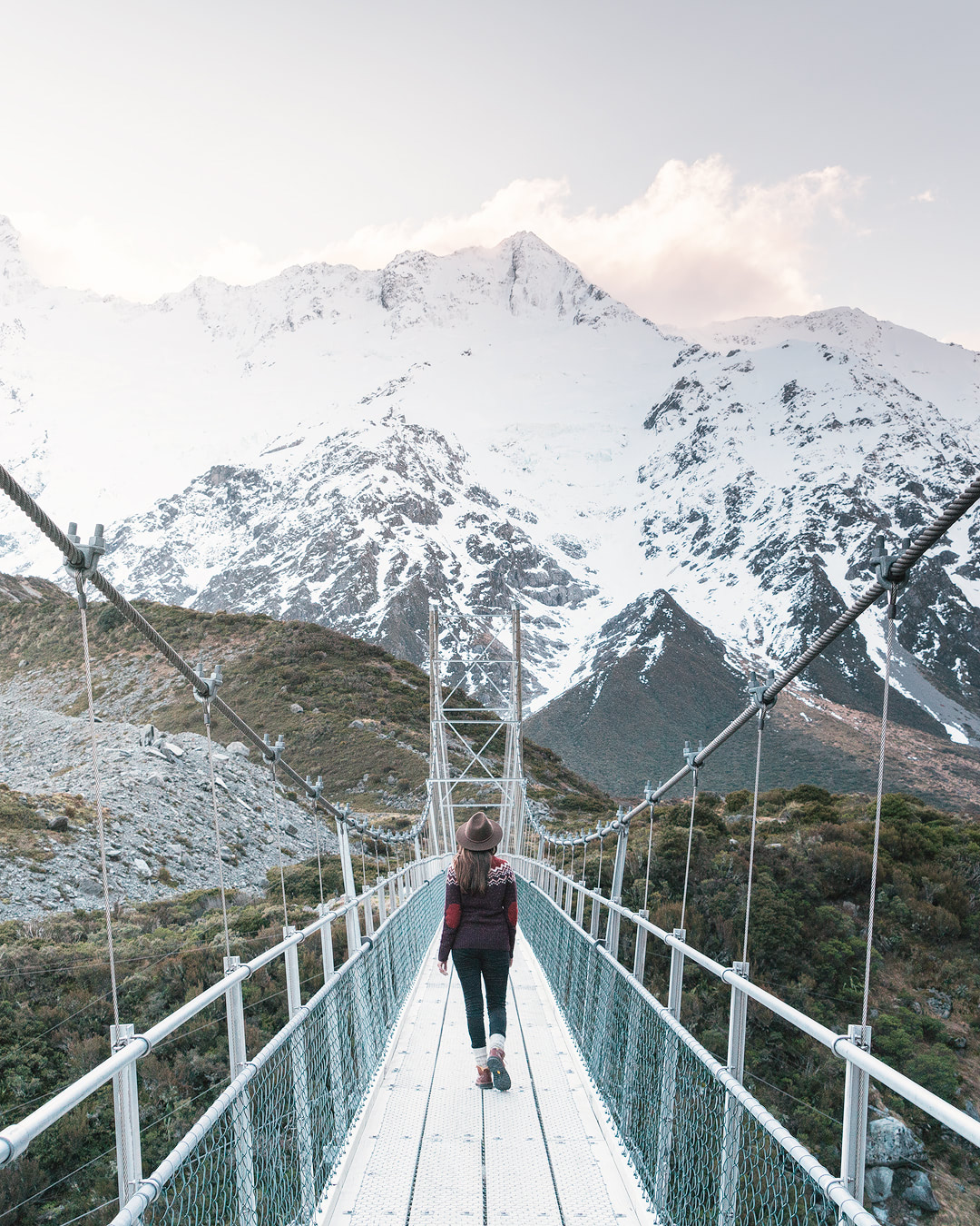 12 MUST SEE PLACES ON THE SOUTH ISLAND OF NEW ZEALAND - HOOKER VALLEY TRACK SWING BRIDGE MT COOK