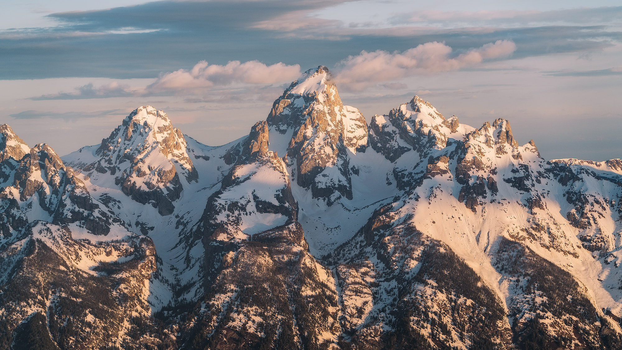 Unforgettable-Scenic-Flight-Over-Grand-Teton-&-Yellowstone-National-Parks-Renee-Roaming-Banner