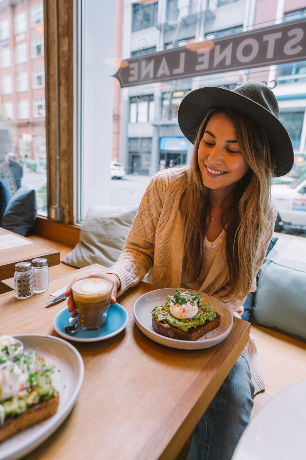 How-to-Spend-24-Hours-in-San-Francisco-Blue-Stone-Lane-Brunch-02-Renee-Roaming