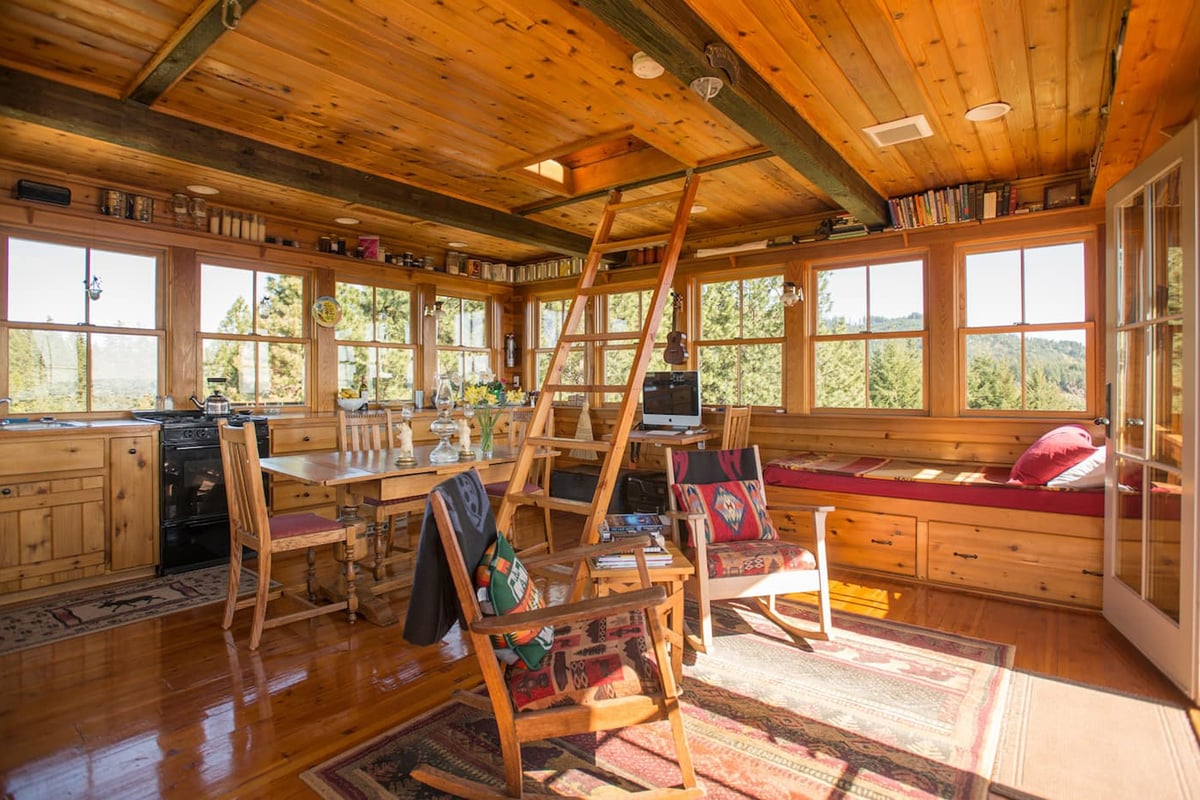 20 Magical Oregon Treehouses You Can Rent Renee Roaming