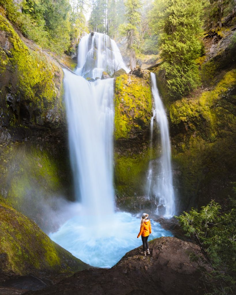 Beginner Hikes in Washington - Falls Creek Falls 