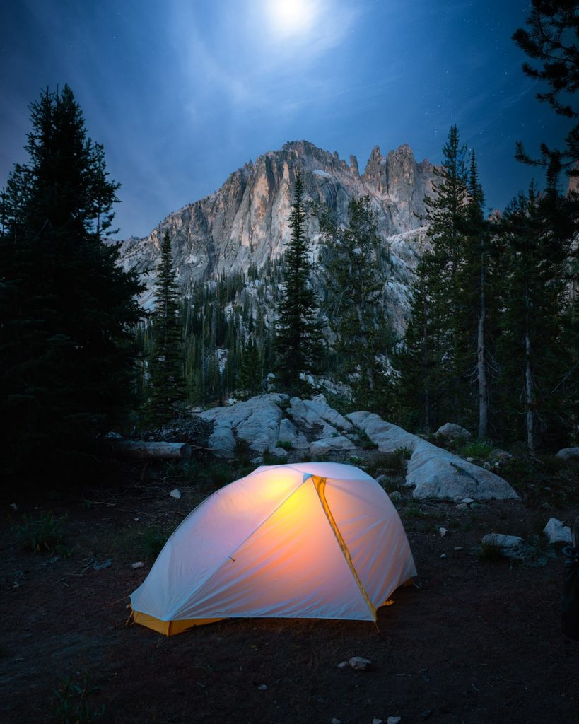 Luxury Backpacking Items - A lightweight lantern - Renee Roaming