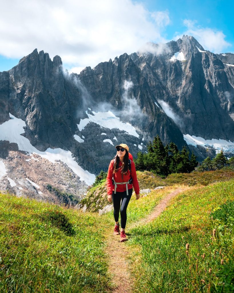 Best Hikes in North Cascades - Sahale Arm and Cascade Pass
