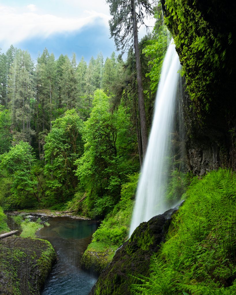 Silver Falls State Park - Hiking the Trail of Ten Falls - Walk behind middle north falls