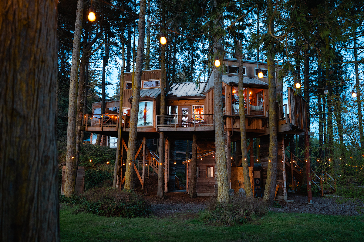 The Best National Park Vrbo Stays in the USA - Your Ultimate Guide - Port Angeles Treehouse Cabin near Olympic National Park
